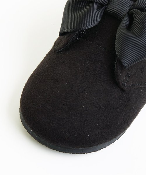 apres les cours（アプレレクール）の「スウェードリボンシューズ（その他シューズ・キッズ・ピンク/ブラック・14/15 /16/17/18/19/20）」の7枚目の写真