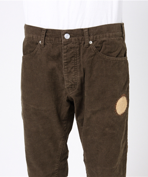ADAM ET ROPE'（アダムエロペ）の「【MYTHINKS】 MYCORD JEAN（その他パンツ・メンズ・ダークブラウン/ホワイト系その他2・L/M）」の6枚目の写真