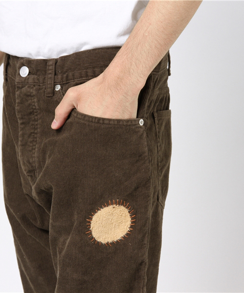 ADAM ET ROPE'（アダムエロペ）の「【MYTHINKS】 MYCORD JEAN（その他パンツ・メンズ・ダークブラウン/ホワイト系その他2・L/M）」の8枚目の写真