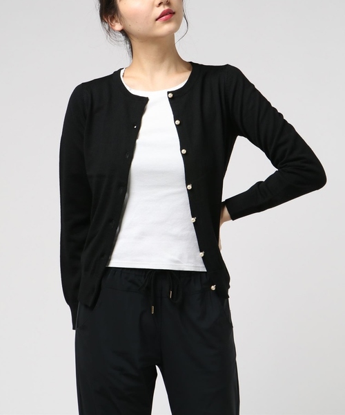 Tiara（ティアラ）の「パールボタン丸首カーディガン（カーディガン/ボレロ・レディース・ブラック/ピンク/グリーン/アイボリー・FREE）」の3枚目の写真