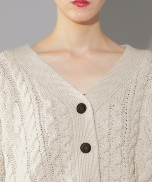 PAGEBOY（ページボーイ）の「ケーブルボリュームカーディガン（カーディガン/ボレロ・レディース・チャコールグレー/ブラック/オフホワイト/キャメル・FREE）」の9枚目の写真