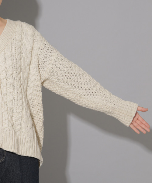 PAGEBOY（ページボーイ）の「ケーブルボリュームカーディガン（カーディガン/ボレロ・レディース・チャコールグレー/ブラック/オフホワイト/キャメル・FREE）」の11枚目の写真