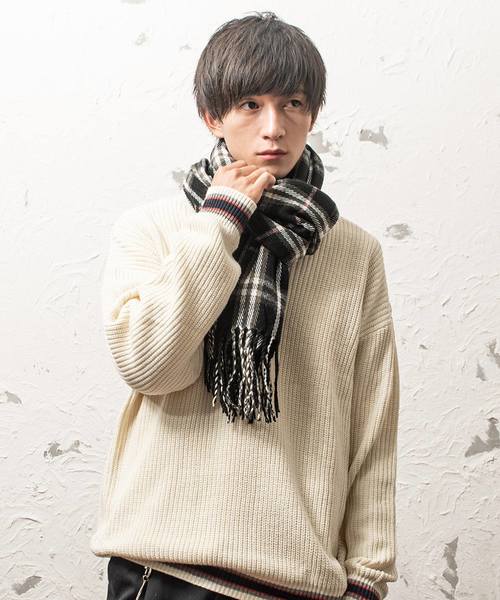 MinoriTY（マイノリティ）の「ビッグチェック柄ストールマフラー（ストール/ショール・メンズ・ブラック/ベージュ/パープル/ブラウン/レッド/イエロー/ブルー/グリーン/ブラック系その他/レッド系その他・FREE）」の2枚目の写真