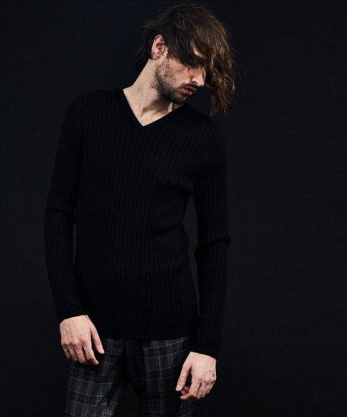 5351 POUR LES HOMMES(ゴーサンゴーイチプールオム)の「ワイドリブホールガーメントVネックニット(ニット/セーター・メンズ・ホワイト/ブラック/ブルー/グレー・44/46/48/50)」の1枚目の写真