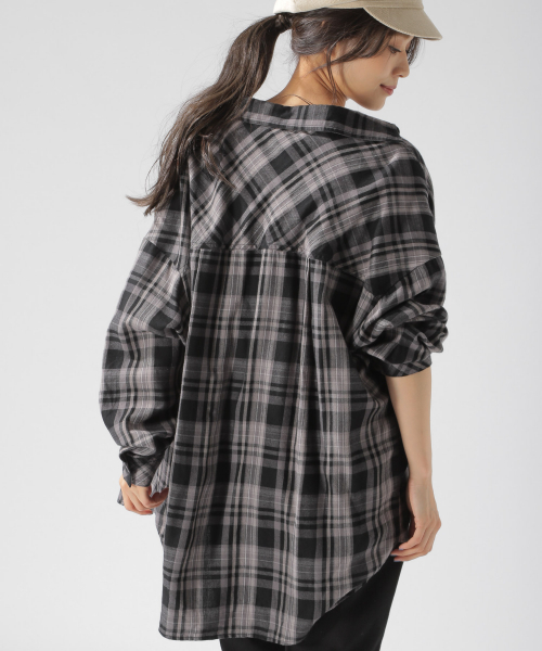 BAYFLOW（ベイフロー）の「BIGシルエットチェックシャツ（シャツ/ブラウス・レディース・チャコールグレー/ネイビー/マスタード・SMALL/MEDIUM）」の2枚目の写真