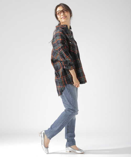 BAYFLOW（ベイフロー）の「BIGシルエットチェックシャツ（シャツ/ブラウス・レディース・チャコールグレー/ネイビー/マスタード・SMALL/MEDIUM）」の4枚目の写真