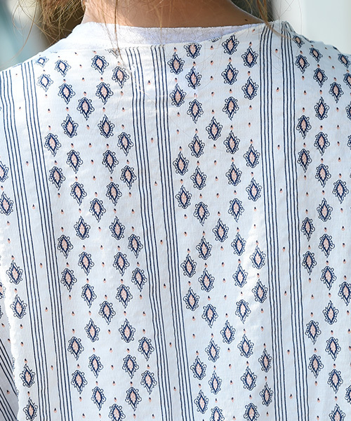 Luz Llena（ラズレナ）の「エスニックデザインロングシャツライトカーディガン（カーディガン/ボレロ・レディース・ネイビー/アイボリー・MEDIUM）」の11枚目の写真