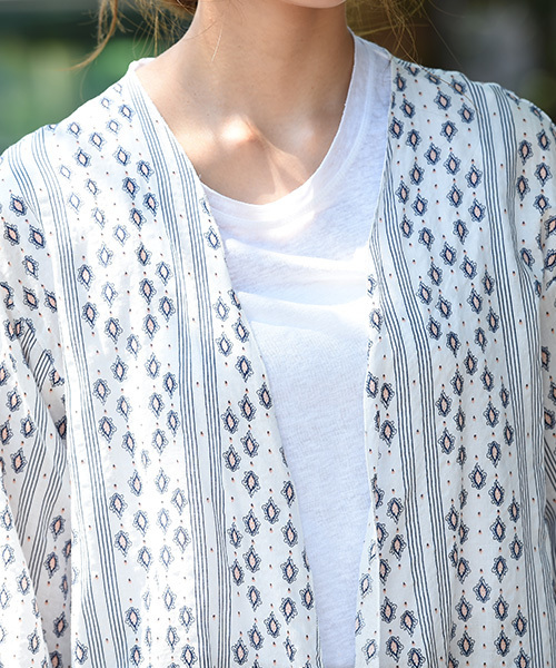 Luz Llena（ラズレナ）の「エスニックデザインロングシャツライトカーディガン（カーディガン/ボレロ・レディース・ネイビー/アイボリー・MEDIUM）」の12枚目の写真