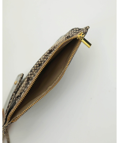 TODAYFUL（トゥデイフル）の「パイソンスマートフォンポシェット（ボディバッグ/ウエストポーチ・レディース・グレイッシュベージュ・FREE）」の8枚目の写真