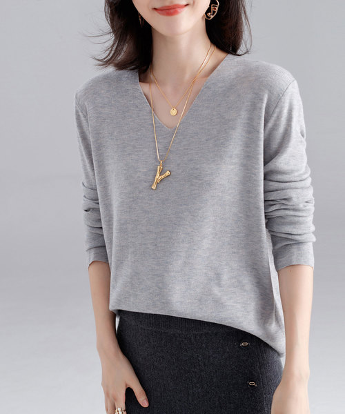 SAISON DE PAPILLON(セゾンドパピヨン)の「ウール混Vネックシンプルドロップショルダーニットトップス(ニット/セーター・レディース・ブルー/コーラル/ピンク/イエロー/オレンジ/ホワイト/ブラック/グレー/グリーン/ライトグレー/ブラウン・M/L/S)」の4枚目の写真