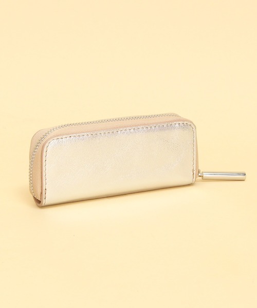 Beau're(ヴュレ)の「BEAURE ヴュレ カウレザー メタリック アクセケース(ポーチ)」|ベージュ