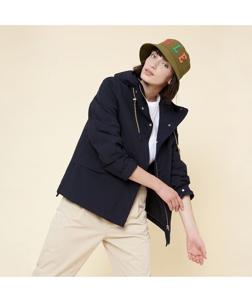 AIGLE（エーグル）の「ゴアテックス ラブレイン ジャケット（マウンテンパーカー・レディース・ピンク/イエロー/ダークネイビー・40/38/36）」の2枚目の写真