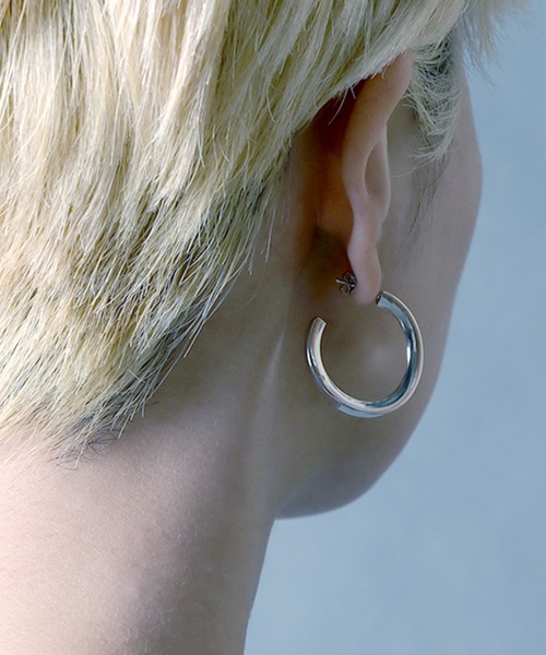 YArKA（ヤーカ）の「【YArKA/ヤーカ】silver925 twist circle pierce/ひねりピアス シルバー925（ピアス（両耳用）・レディース・シルバー・FREE）」の2枚目の写真