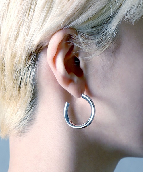 YArKA（ヤーカ）の「【YArKA/ヤーカ】silver925 twist circle pierce/ひねりピアス シルバー925（ピアス（両耳用）・レディース・シルバー・FREE）」の6枚目の写真