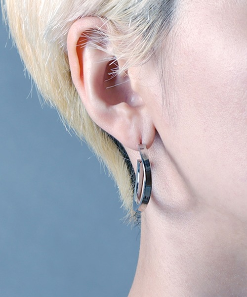 YArKA（ヤーカ）の「【YArKA/ヤーカ】silver925 twist circle pierce/ひねりピアス シルバー925（ピアス（両耳用）・レディース・シルバー・FREE）」の7枚目の写真