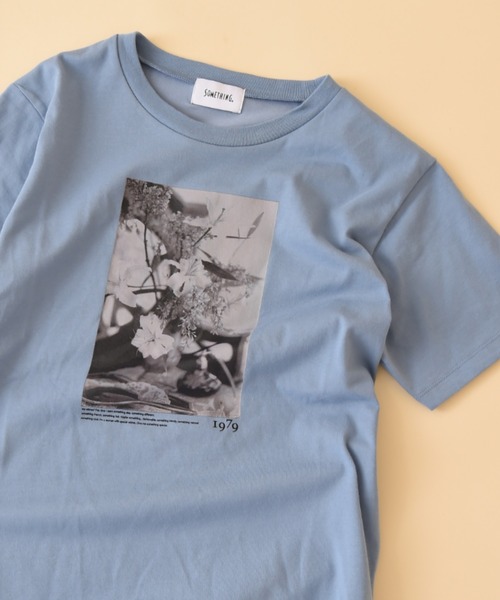 SOMETHING(サムシング)の「【SOMETHING】PHOTO PRINT T-SHIRT HS(Tシャツ/カットソー・レディース・ホワイト/ブルー/ベージュ・FREE)」の3枚目の写真