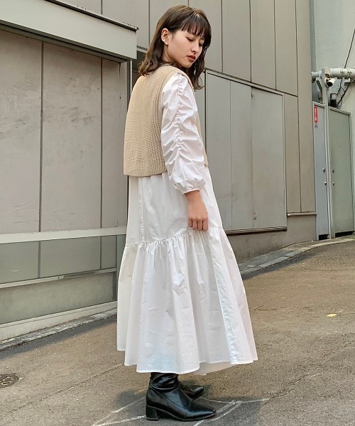 Kastane（カスタネ）の「シャーリングティアードワンピース