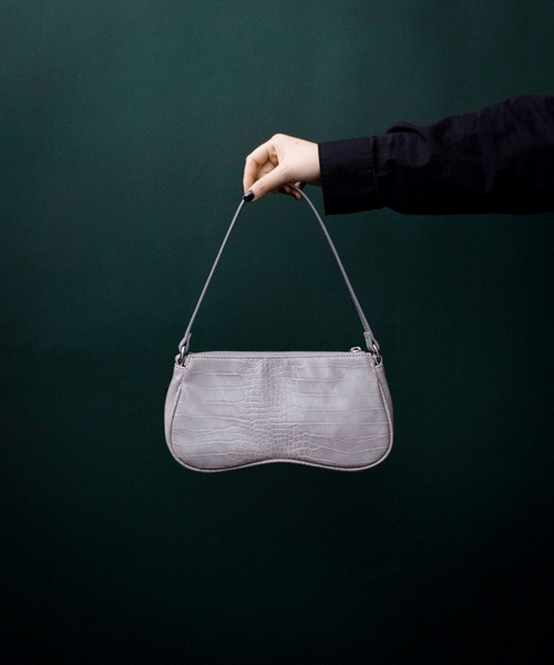 COLONY 2139(コロニートゥーワンスリーナイン)の「【COLONY 2139×@sakina_yamamoto】サステナビリティレザークロコ横長ショルダーバッグ(ショルダーバッグ・レディース・ブラック/グレー・FREE)」の2枚目の写真