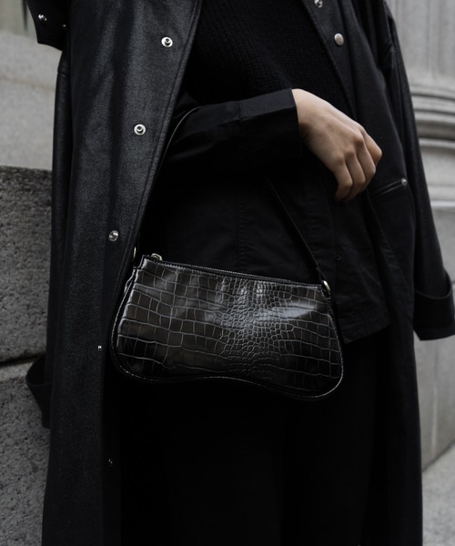 COLONY 2139(コロニートゥーワンスリーナイン)の「【COLONY 2139×@sakina_yamamoto】サステナビリティレザークロコ横長ショルダーバッグ(ショルダーバッグ・レディース・ブラック/グレー・FREE)」の1枚目の写真