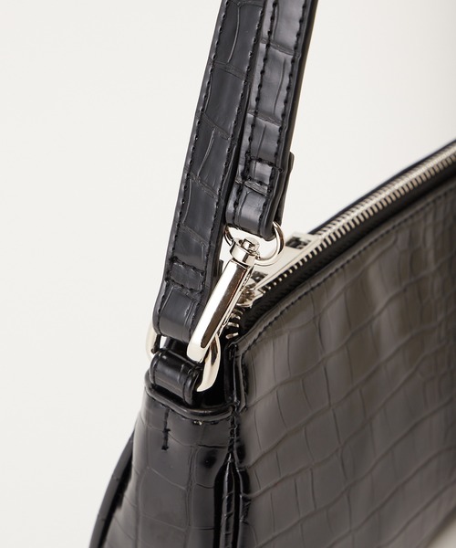 COLONY 2139(コロニートゥーワンスリーナイン)の「【COLONY 2139×@sakina_yamamoto】サステナビリティレザークロコ横長ショルダーバッグ(ショルダーバッグ・レディース・ブラック/グレー・FREE)」の11枚目の写真