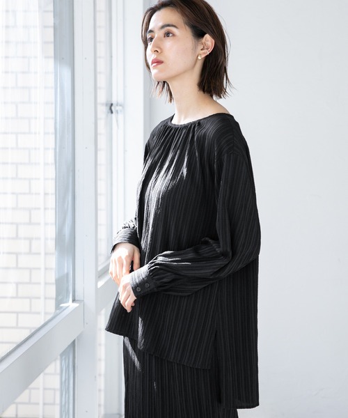 LEPSIM（レプシィム）の「シャーリングクルーブラウス　932974（シャツ/ブラウス・レディース・ブラック/ミント/グレイッシュベージュ・FREE）」の2枚目の写真