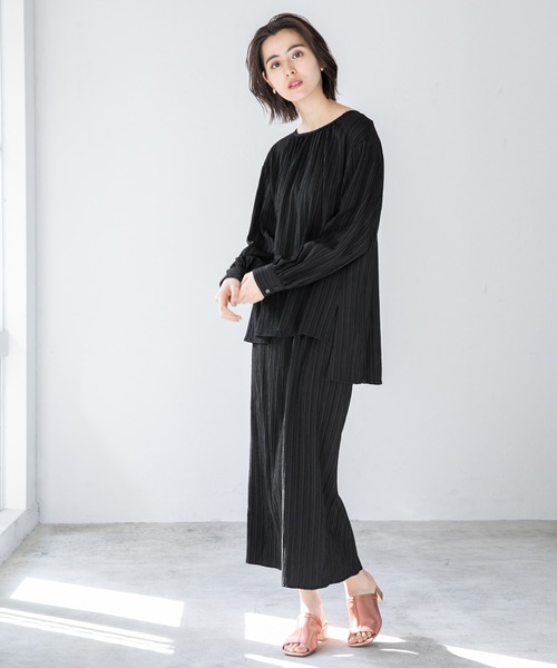 LEPSIM（レプシィム）の「シャーリングクルーブラウス　932974（シャツ/ブラウス・レディース・ブラック/ミント/グレイッシュベージュ・FREE）」の19枚目の写真