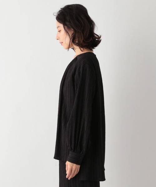 LEPSIM（レプシィム）の「シャーリングクルーブラウス　932974（シャツ/ブラウス・レディース・ブラック/ミント/グレイッシュベージュ・FREE）」の4枚目の写真