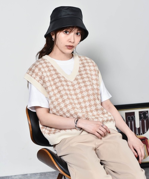 Cheri（シェリ）の「チドリ柄Vネックニットベスト Cheri/シェリ（ベスト・レディース・ベージュ/ブラック・FREE）」の21枚目の写真