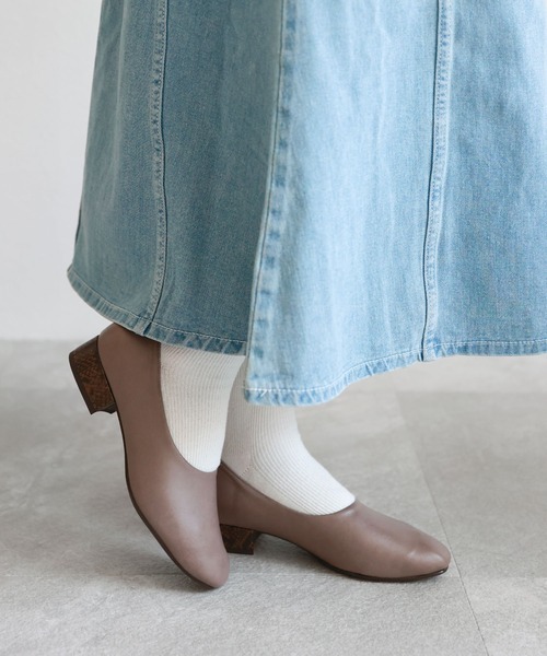 Shoe Fantasy（シューファンタジー）の「スクエアトゥブーティーパンプス【日本製】（パンプス・レディース・ホワイト/ベージュ/ブラック/ダークブラウン/ダークベージュ・23cm/25cm/24.5cm/24cm/23.5cm/22.5cm/22cm）」の5枚目の写真