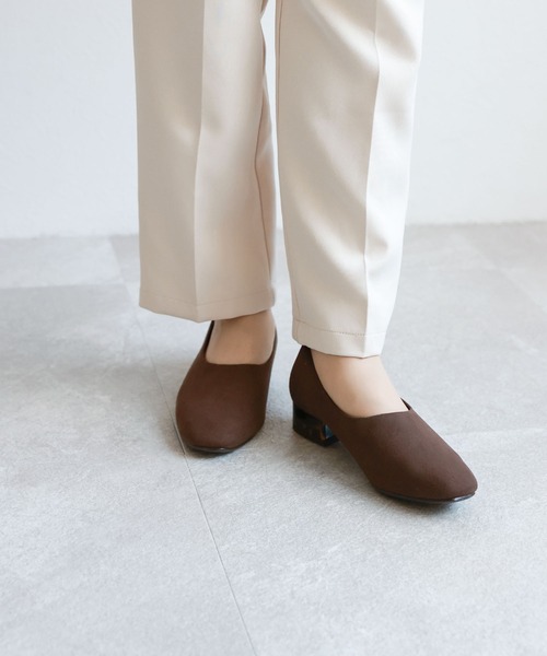 Shoe Fantasy（シューファンタジー）の「スクエアトゥブーティーパンプス【日本製】（パンプス・レディース・ホワイト/ベージュ/ブラック/ダークブラウン/ダークベージュ・23cm/25cm/24.5cm/24cm/23.5cm/22.5cm/22cm）」の18枚目の写真