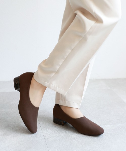 Shoe Fantasy（シューファンタジー）の「スクエアトゥブーティーパンプス【日本製】（パンプス・レディース・ホワイト/ベージュ/ブラック/ダークブラウン/ダークベージュ・23cm/25cm/24.5cm/24cm/23.5cm/22.5cm/22cm）」の19枚目の写真