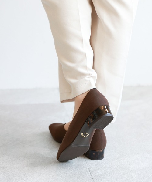 Shoe Fantasy（シューファンタジー）の「スクエアトゥブーティーパンプス【日本製】（パンプス・レディース・ホワイト/ベージュ/ブラック/ダークブラウン/ダークベージュ・23cm/25cm/24.5cm/24cm/23.5cm/22.5cm/22cm）」の21枚目の写真