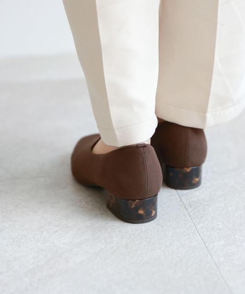 Shoe Fantasy（シューファンタジー）の「スクエアトゥブーティーパンプス【日本製】（パンプス・レディース・ホワイト/ベージュ/ブラック/ダークブラウン/ダークベージュ・23cm/25cm/24.5cm/24cm/23.5cm/22.5cm/22cm）」の22枚目の写真