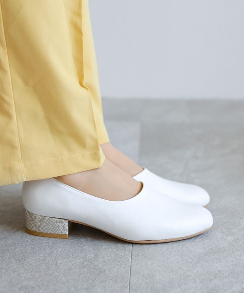 Shoe Fantasy（シューファンタジー）の「スクエアトゥブーティーパンプス【日本製】（パンプス・レディース・ホワイト/ベージュ/ブラック/ダークブラウン/ダークベージュ・23cm/25cm/24.5cm/24cm/23.5cm/22.5cm/22cm）」の14枚目の写真