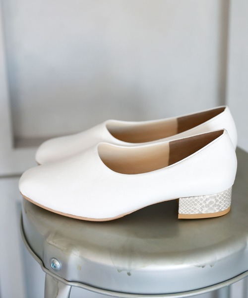 Shoe Fantasy（シューファンタジー）の「スクエアトゥブーティーパンプス【日本製】（パンプス・レディース・ホワイト/ベージュ/ブラック/ダークブラウン/ダークベージュ・23cm/25cm/24.5cm/24cm/23.5cm/22.5cm/22cm）」の15枚目の写真