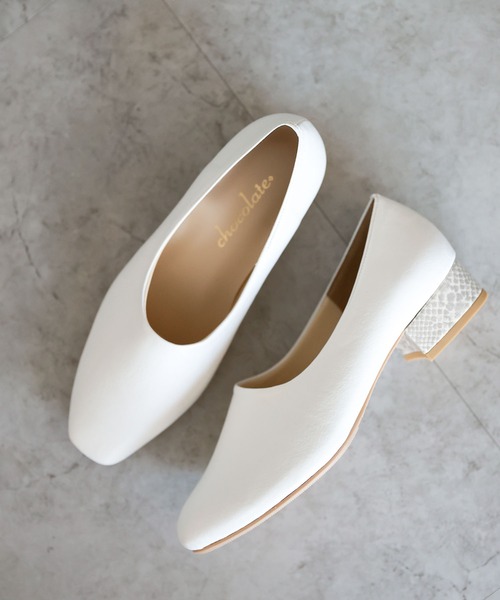 Shoe Fantasy（シューファンタジー）の「スクエアトゥブーティーパンプス【日本製】（パンプス・レディース・ホワイト/ベージュ/ブラック/ダークブラウン/ダークベージュ・23cm/25cm/24.5cm/24cm/23.5cm/22.5cm/22cm）」の16枚目の写真