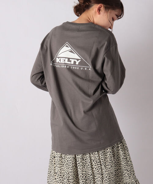 KELTY（ケルティ）の「【KELTY/ケルティ】GLOSTER別注 バックプリント ビッグシルエットロンT UNISEX（Tシャツ/カットソー・メンズ・ホワイト/チャコールグレー/ベージュ/オリーブ・M/L）」の2枚目の写真