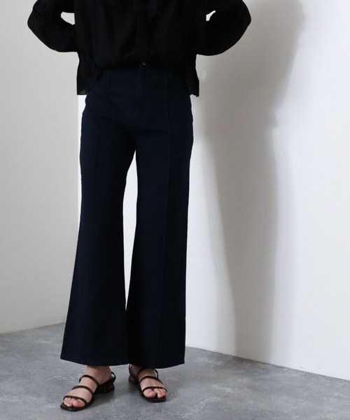 archives（アルシーヴ）の「ピンタックフレアデニムパンツ（デニムパンツ・レディース・オフホワイト/ロイヤルブルー/ネイビー・SMALL/MEDIUM）」の3枚目の写真