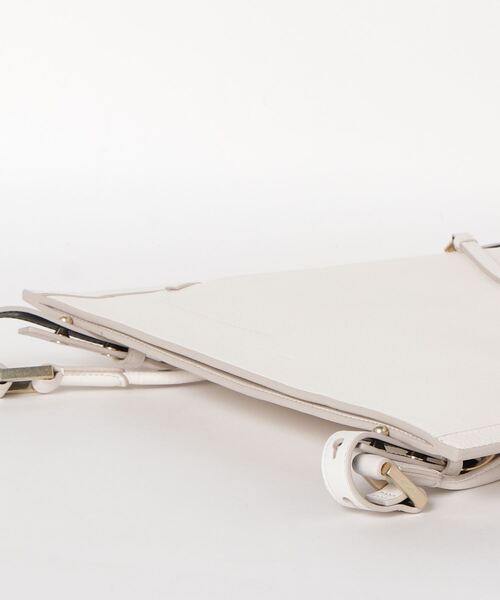 ALLSAINTS(オールセインツ)の「ALPHA LEATHER BACKPACK | ALPHA レザー バックパック(バックパック/リュック・レディース・ホワイト・ONE SIZE)」の3枚目の写真