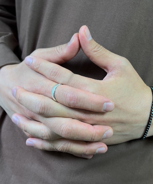 SBG(エスビー)の「SBG シンプルカラースチールリング(リング・メンズ・ブラック/シルバー/ゴールド/ブラック系その他/シルバー系その他/ゴールド系その他/シルバー系/シルバー系1・10号/12号/11号/9号/8号/18号/21号/15号/25号/23号/16号/14号)」の5枚目の写真