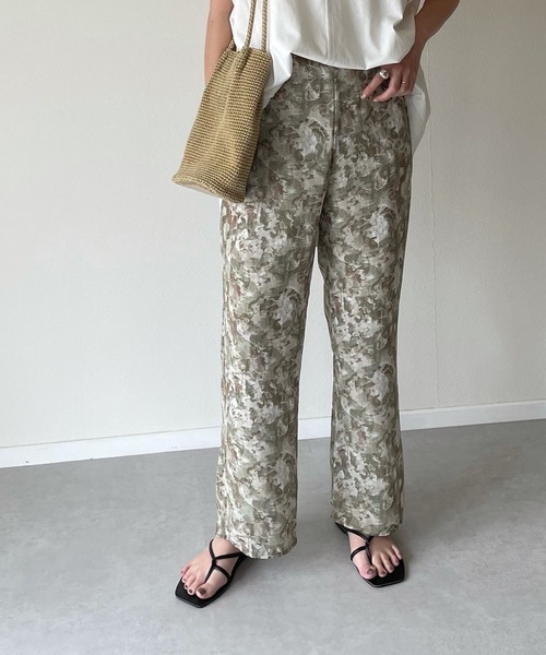 y/m by misato(イムバイミサト)の「ぼかし柄ストレートパンツ(その他パンツ・レディース・グリーン/ダークベージュ・FREE)」の2枚目の写真