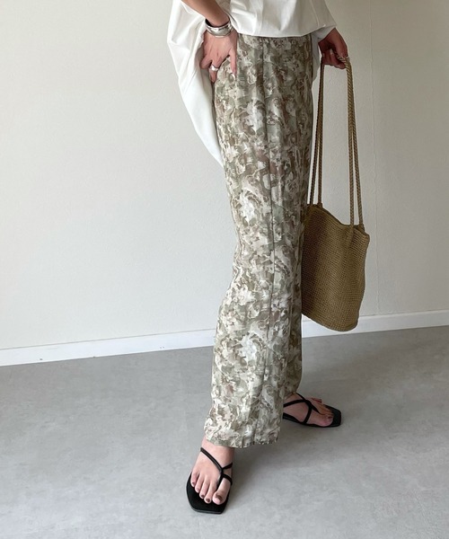 y/m by misato(イムバイミサト)の「ぼかし柄ストレートパンツ(その他パンツ・レディース・グリーン/ダークベージュ・FREE)」の3枚目の写真