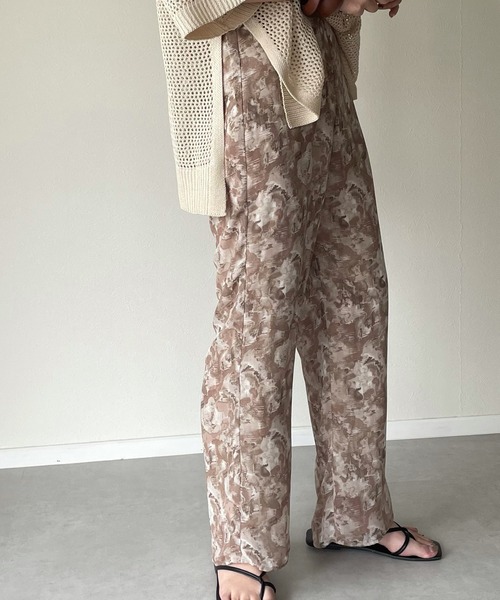 y/m by misato(イムバイミサト)の「ぼかし柄ストレートパンツ(その他パンツ・レディース・グリーン/ダークベージュ・FREE)」の14枚目の写真