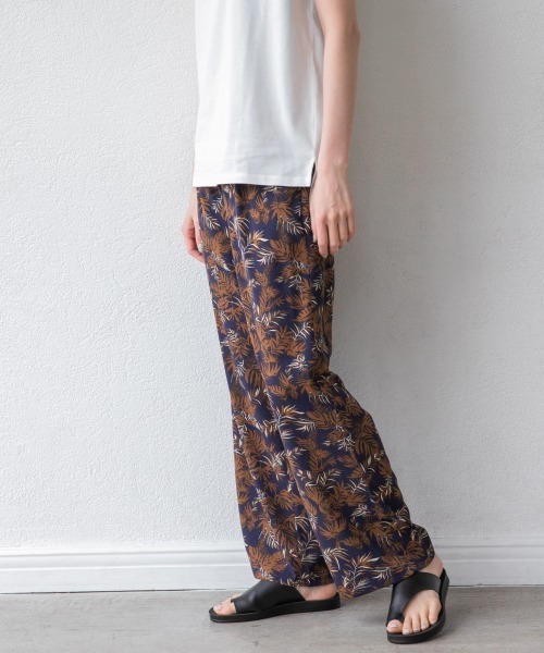 LOWRYS FARM（ローリーズファーム）の「夏柄ワイドイージーパンツ　950055（その他パンツ・レディース・ネイビー/ブラウン/アイボリー・FREE）」の3枚目の写真