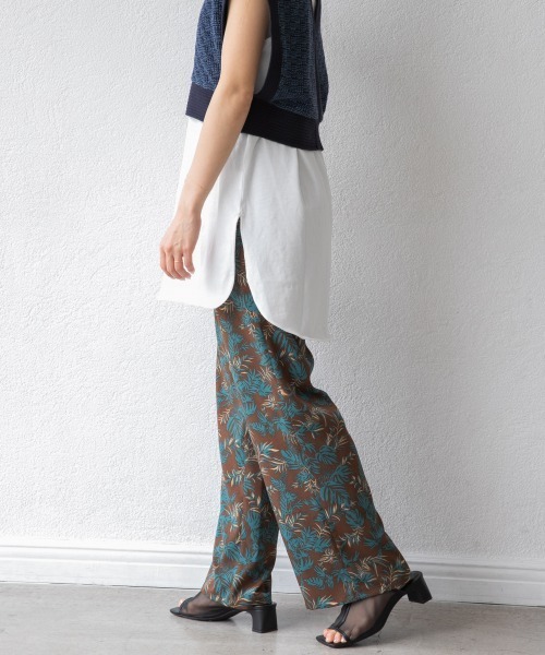 LOWRYS FARM（ローリーズファーム）の「夏柄ワイドイージーパンツ　950055（その他パンツ・レディース・ネイビー/ブラウン/アイボリー・FREE）」の2枚目の写真