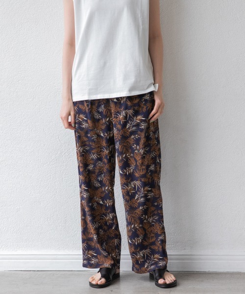LOWRYS FARM（ローリーズファーム）の「夏柄ワイドイージーパンツ　950055（その他パンツ・レディース・ネイビー/ブラウン/アイボリー・FREE）」の4枚目の写真