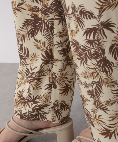 LOWRYS FARM（ローリーズファーム）の「夏柄ワイドイージーパンツ　950055（その他パンツ・レディース・ネイビー/ブラウン/アイボリー・FREE）」の5枚目の写真