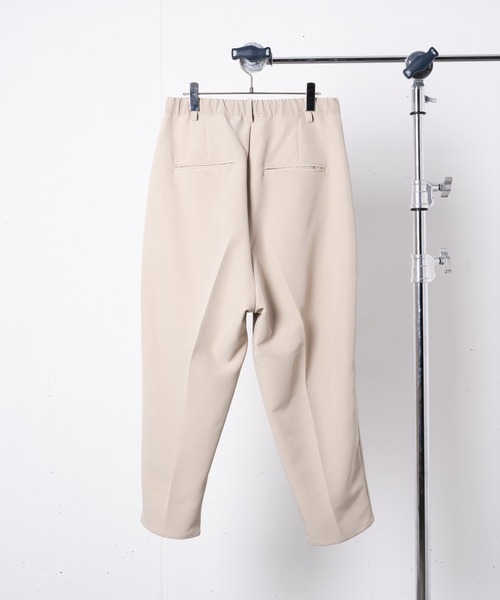 INTER FACTORY（インターファクトリー）の「ファッションインフルエンサー こーせ - ワンタックコクーンパンツ　made in INTER FACTORY（その他パンツ・メンズ・ベージュ/ブラック・MEDIUM/LARGE）」の13枚目の写真