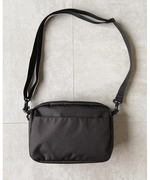 THE NORTH FACE（ザノースフェイス）の「THE NORTH FACE ザ・ノースフェイス / ベーシック 横型ミニショルダーバッグ BASIC CROSS BAG（ショルダーバッグ・メンズ・ブラック/ネイビー・FREE）」の18枚目の写真