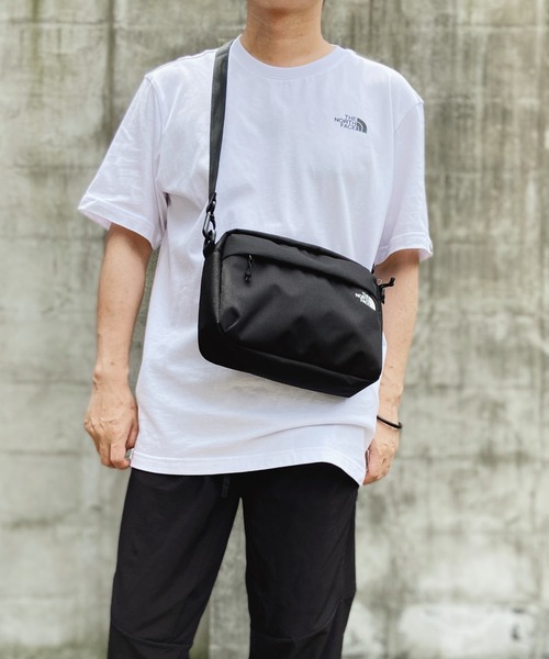 THE NORTH FACE（ザノースフェイス）の「THE NORTH FACE ザ・ノースフェイス / ベーシック 横型ミニショルダーバッグ BASIC CROSS BAG（ショルダーバッグ・メンズ・ブラック/ネイビー・FREE）」の3枚目の写真